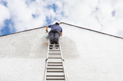 Peinture extérieure à Caussiniojouls — façades et ravalement