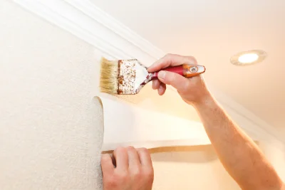 Pose de papier peint à Caussiniojouls — revêtements muraux et toiles de verre